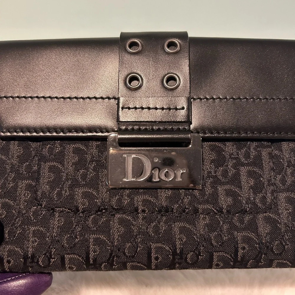 DIOR Bi-Fold Wallet in like new condition. Authentic and pre-owned